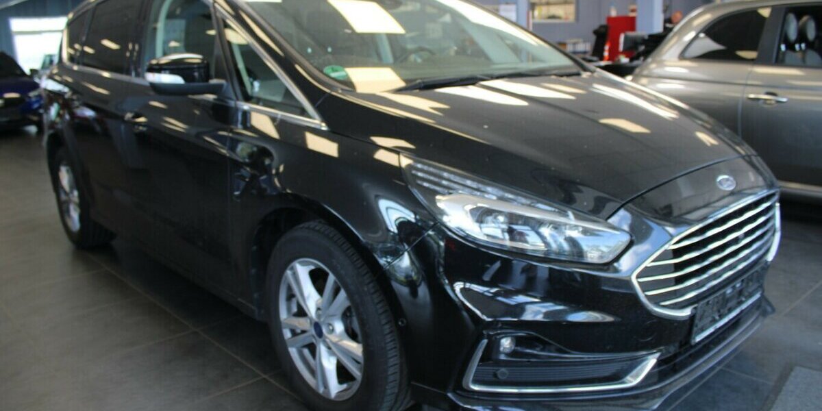 Ford S-Max 2.0 EcoBlue Aut. TITANUM 99.970 km 19.980 &euro; Euskirchen 53881