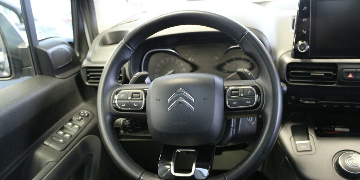 Citroen Berlingo M BlueHDi EAT8 Shine Panorama - Navi 82.816 km 17.980 &euro; Euskirchen 53881
