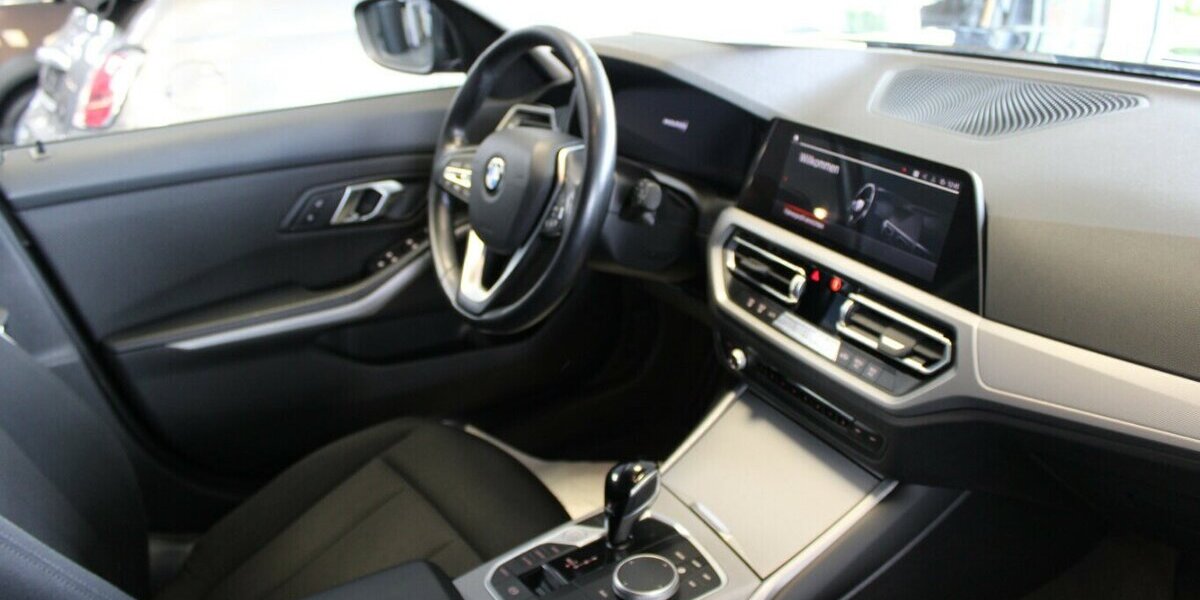 BMW 318 318d Touring Advantage 98.013 km 20.980 &euro; Euskirchen 53881