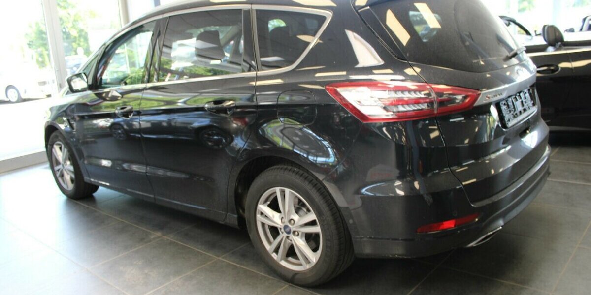 Ford S-Max 2.0 EcoBlue Aut. TITANUM 99.970 km 19.980 &euro; Euskirchen 53881