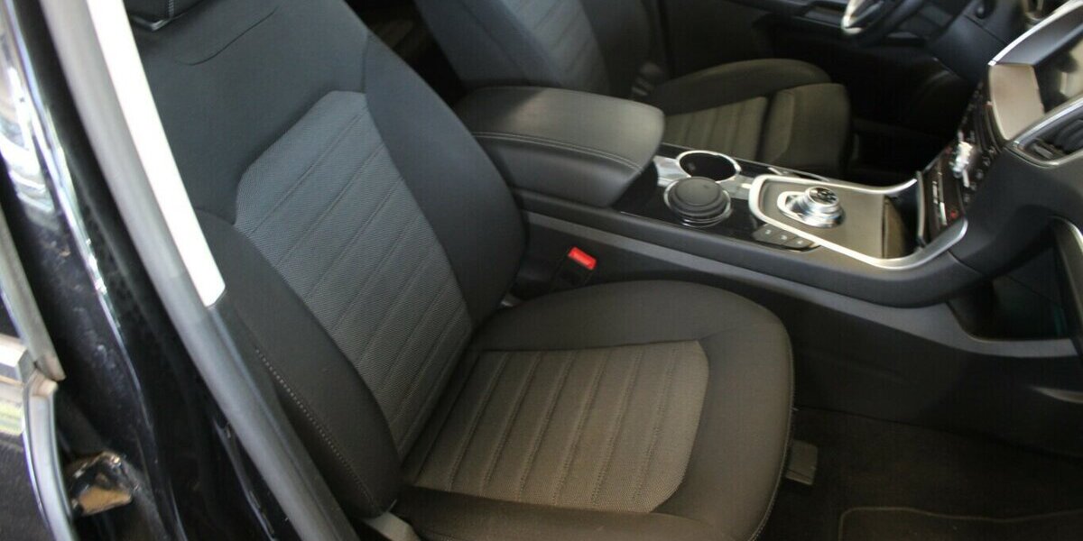 Ford S-Max 2.0 EcoBlue Aut. TITANUM 99.970 km 19.980 &euro; Euskirchen 53881