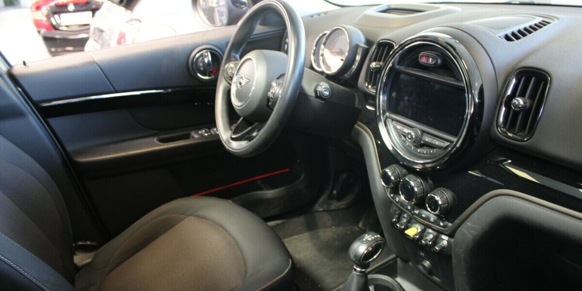 Mini Cooper SE Countryman ALL4 - Panorama - Head-Up - 84.220 km 19.980 &euro; Euskirchen 53881