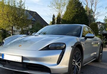 Porsche Taycan 50.993 km 53.990 &euro; Köln 50674