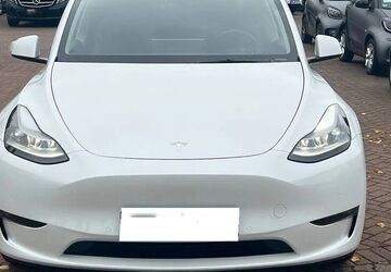 Tesla Model Y 32.000 km 29.499 &euro; Köln 50670