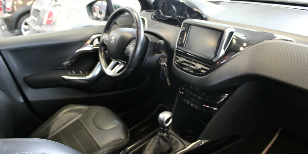 Peugeot 2008 BlueHDi FAP 120 Allure 120.216 km 7.980 &euro; Euskirchen 53881