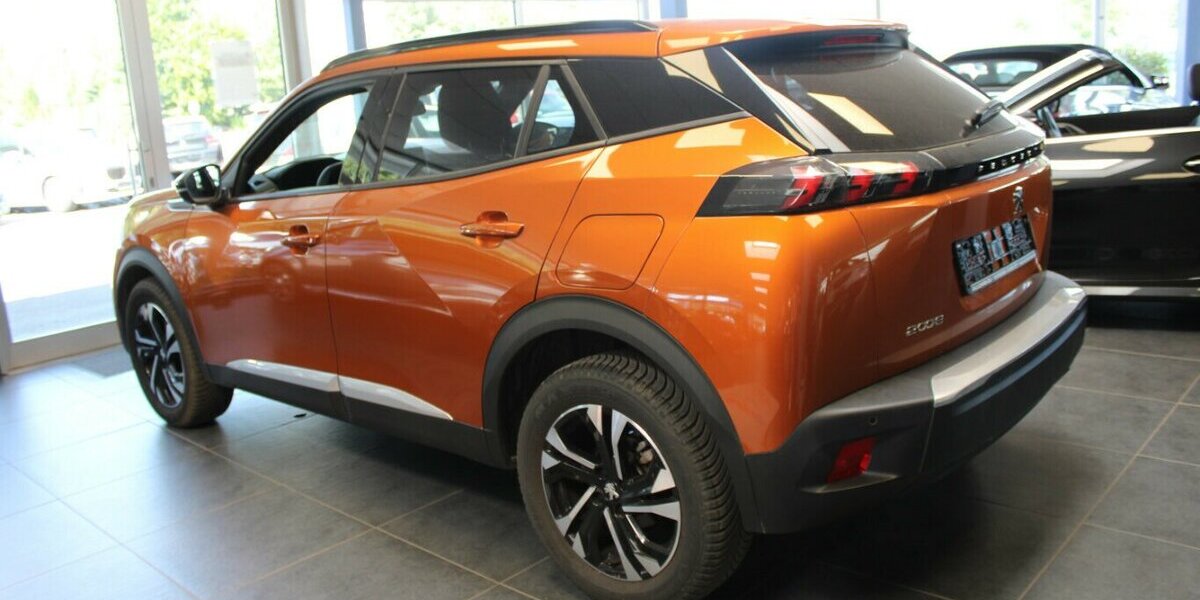 Peugeot 2008 PureTech 100 Allure 44.792 km 14.980 &euro; Euskirchen 53881