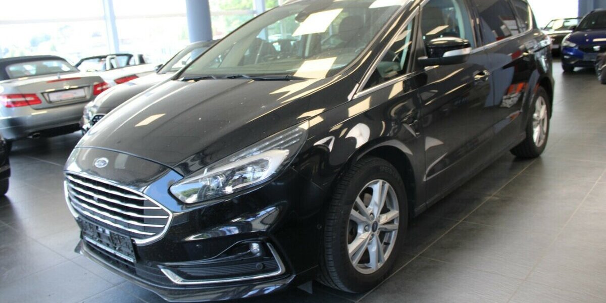 Ford S-Max 2.0 EcoBlue Aut. TITANUM 99.970 km 19.980 &euro; Euskirchen 53881