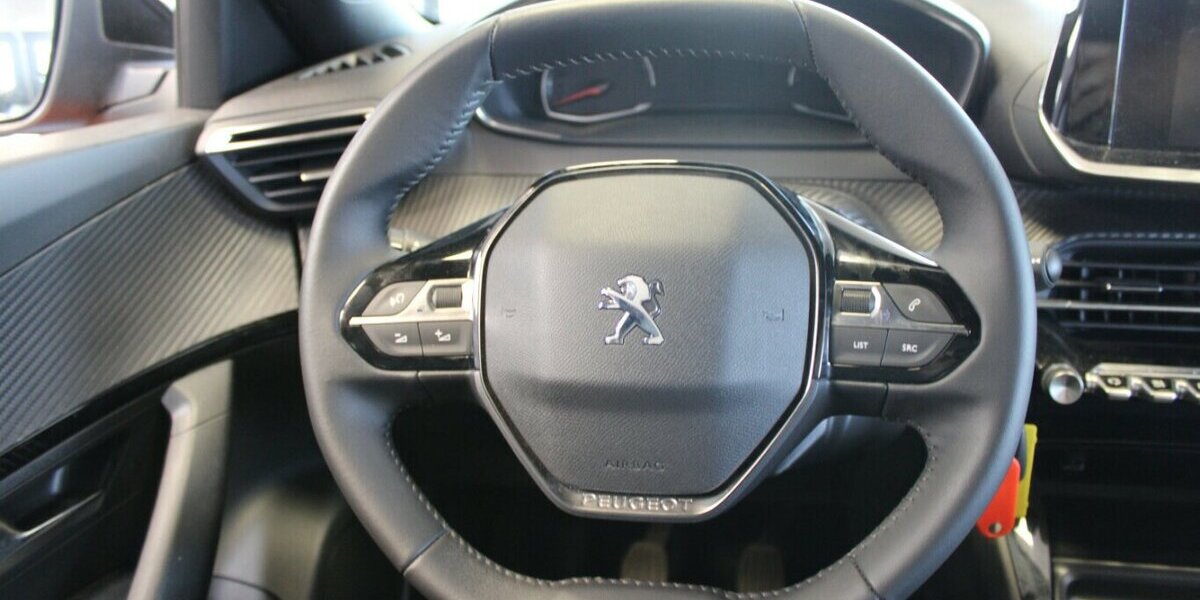 Peugeot 2008 PureTech 100 Allure 44.792 km 14.980 &euro; Euskirchen 53881