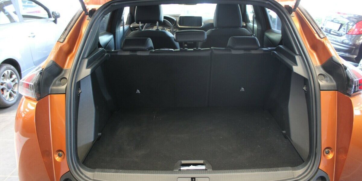 Peugeot 2008 PureTech 100 Allure 44.792 km 14.980 &euro; Euskirchen 53881
