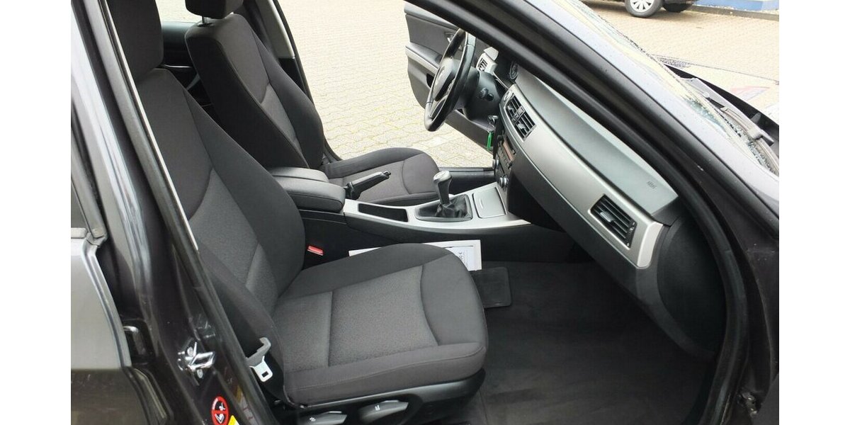 BMW 320D AHK ADVANTAGE/COMFORTPAKET 17ZOLL LMF 179.895 km 6.908 &euro; Köln 50858