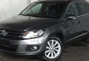 VW Tiguan LIFE NAVI AHK PARKPILOT SHZ BLUETOOTH 124.710 km 11.898 &euro; Köln 50858