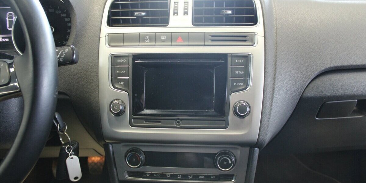 VW Polo 1.2 TSI BMT Highline 127.294 km 7.980 &euro; Euskirchen 53881