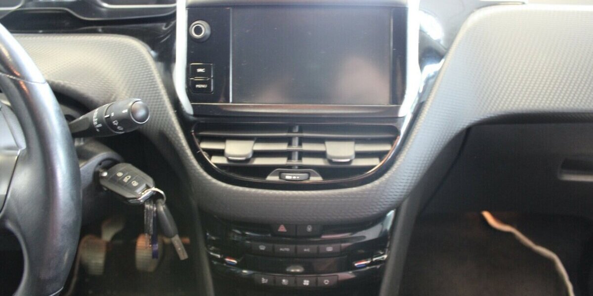 Peugeot 2008 BlueHDi FAP 120 Allure 120.216 km 7.980 &euro; Euskirchen 53881