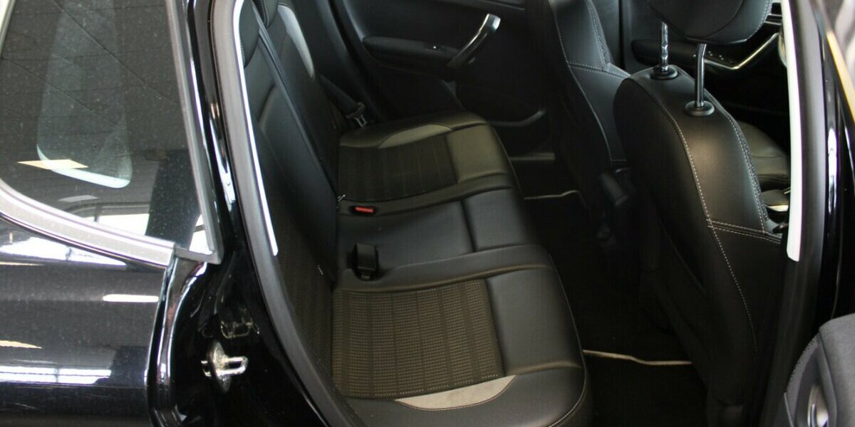 Peugeot 2008 BlueHDi FAP 120 Allure 120.216 km 7.980 &euro; Euskirchen 53881