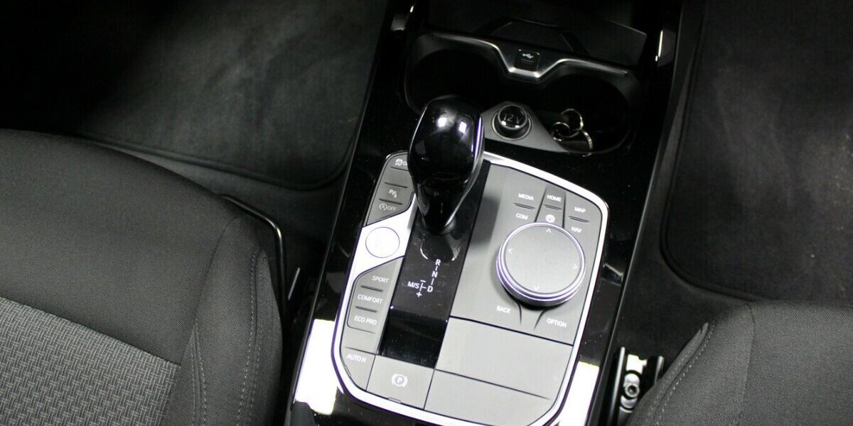 BMW 118 118d Aut. Advantage 7.250 km 26.980 &euro; Euskirchen 53881