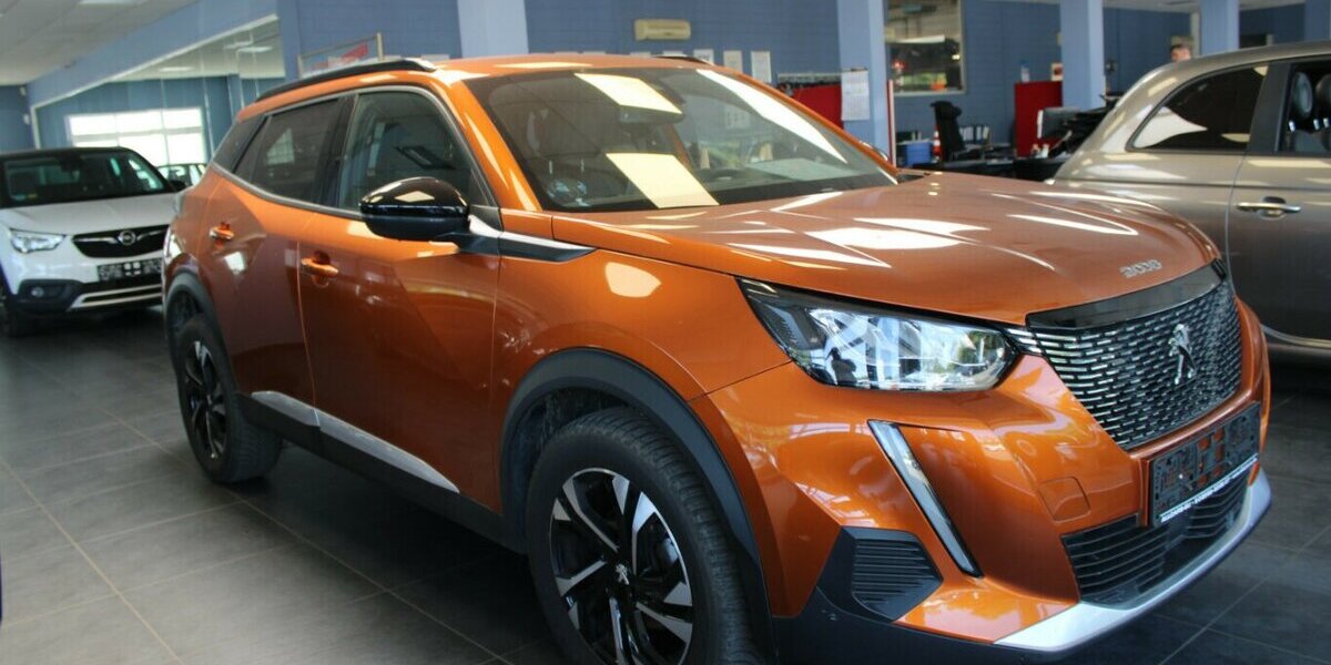 Peugeot 2008 PureTech 100 Allure 44.792 km 14.980 &euro; Euskirchen 53881