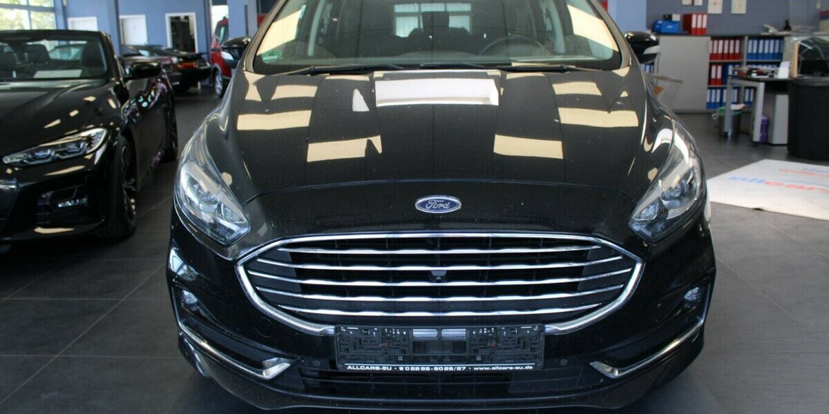 Ford S-Max 2.0 EcoBlue Aut. TITANUM 99.970 km 19.980 &euro; Euskirchen 53881
